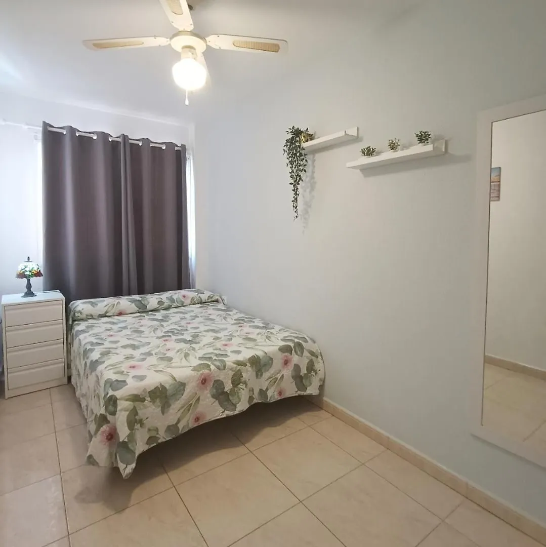 Cozy Apartment + Parking Playa San Juan 吉亚德索拉